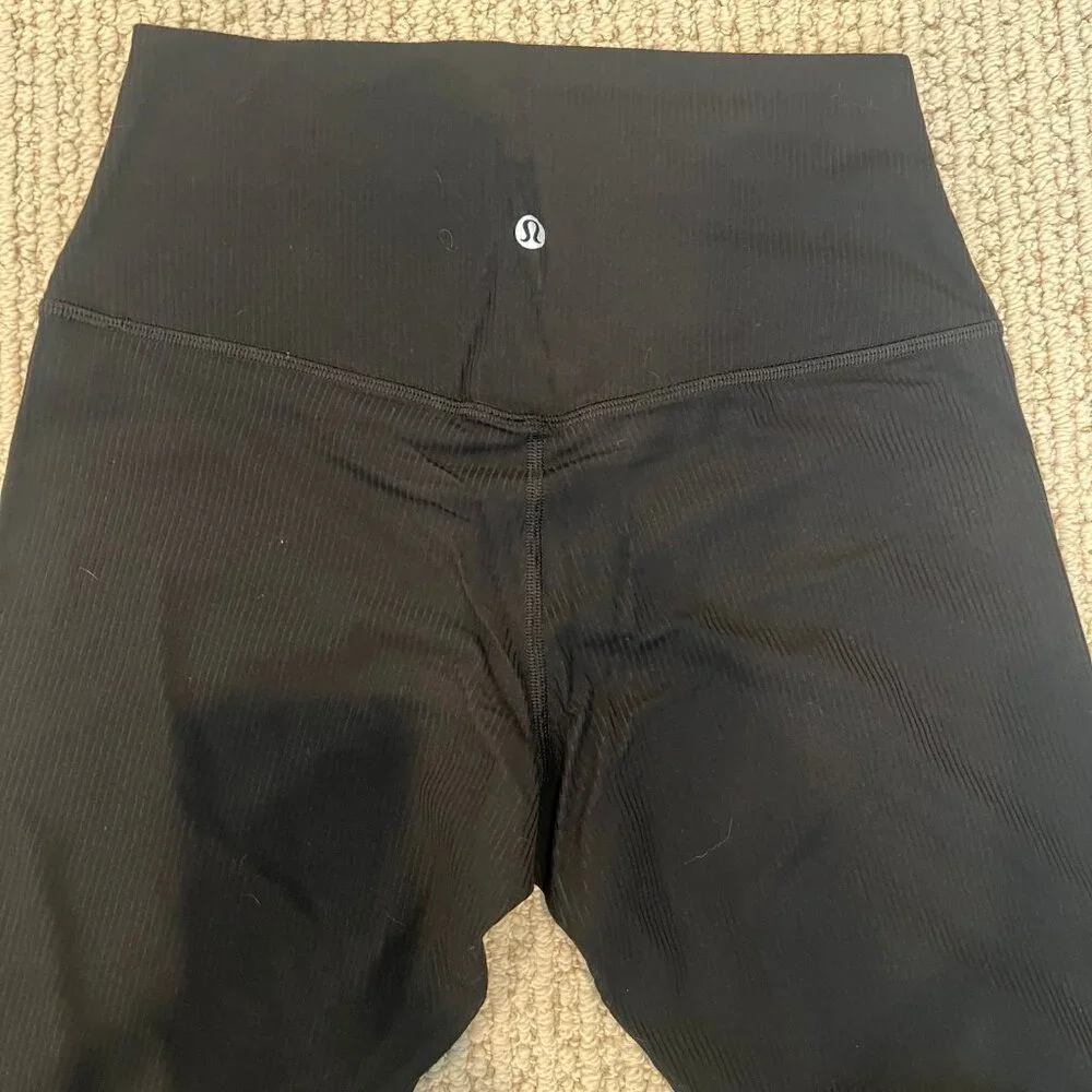 Lululemon - Picture 2 of 4